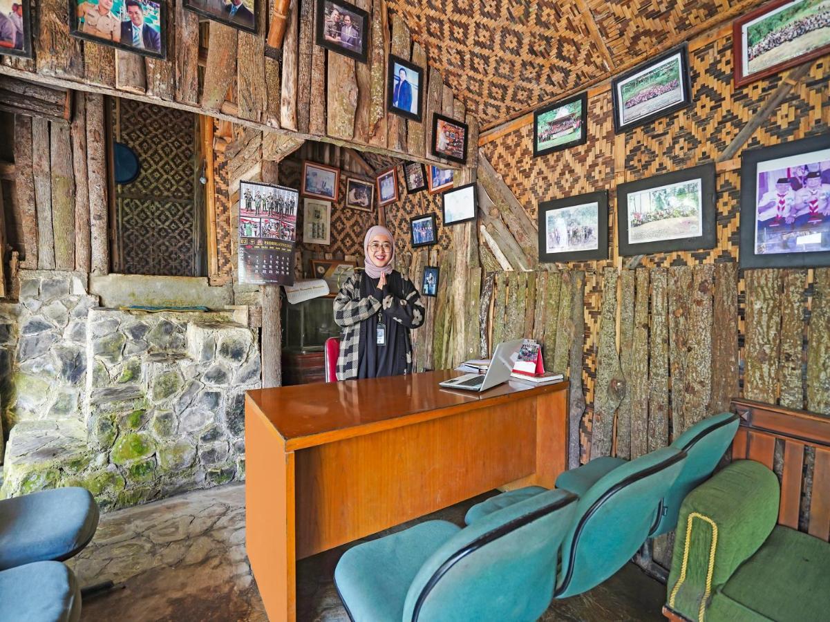 Oyo Homes 90915 Eco Tourism Desa Cihanjuang Rahayu Ciwangun Indah Camp Villas Bongkar Экстерьер фото