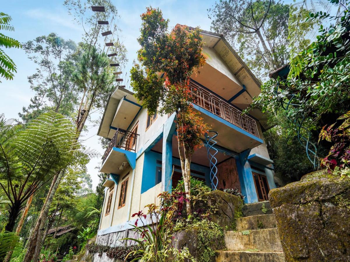 Oyo Homes 90915 Eco Tourism Desa Cihanjuang Rahayu Ciwangun Indah Camp Villas Bongkar Экстерьер фото