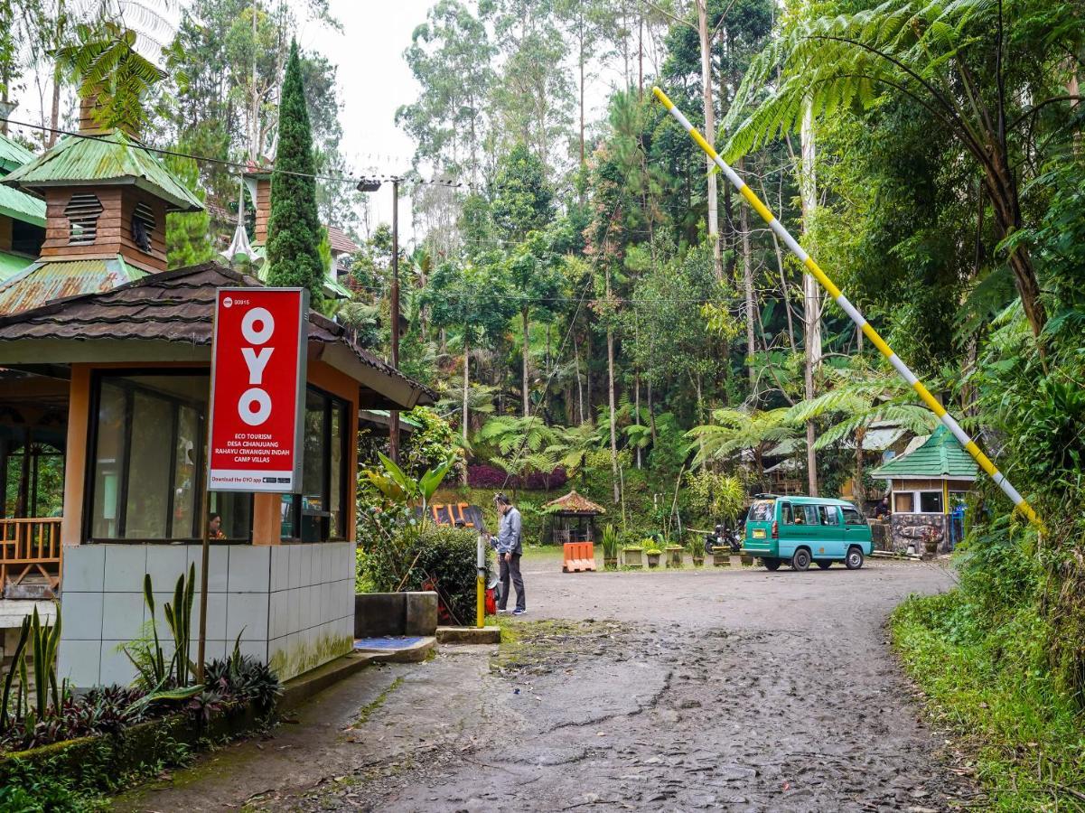 Oyo Homes 90915 Eco Tourism Desa Cihanjuang Rahayu Ciwangun Indah Camp Villas Bongkar Экстерьер фото