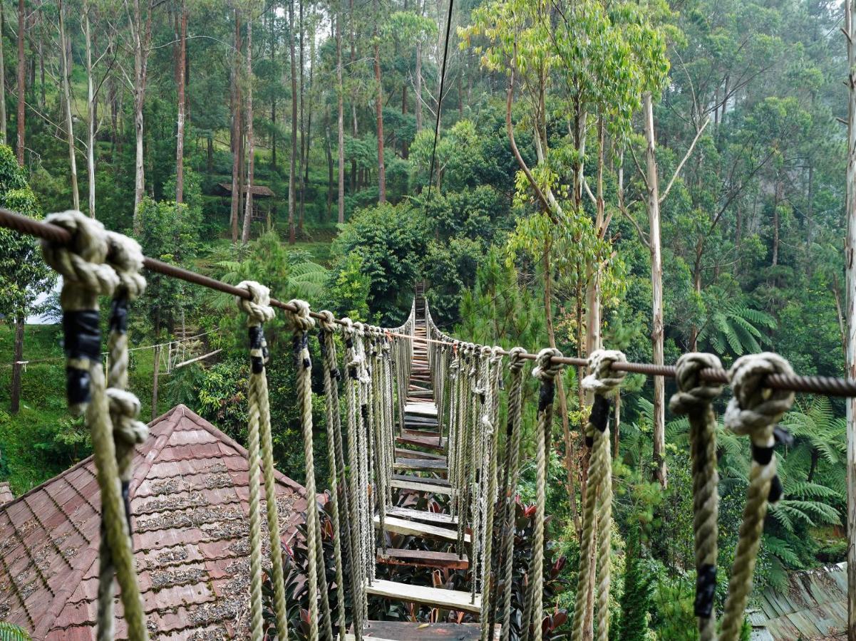 Oyo Homes 90915 Eco Tourism Desa Cihanjuang Rahayu Ciwangun Indah Camp Villas Bongkar Экстерьер фото
