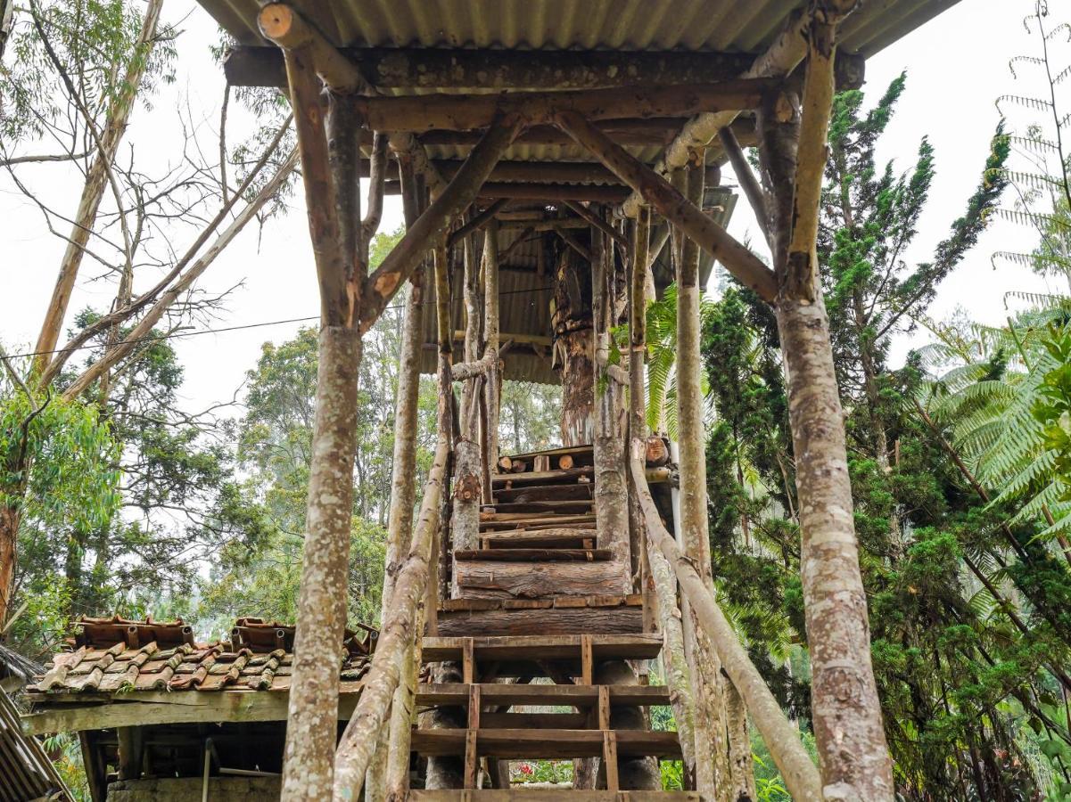 Oyo Homes 90915 Eco Tourism Desa Cihanjuang Rahayu Ciwangun Indah Camp Villas Bongkar Экстерьер фото