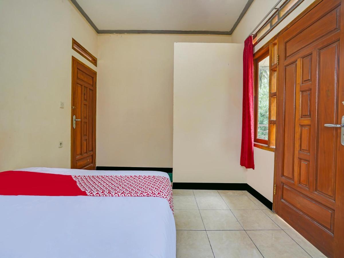 Oyo Homes 90915 Eco Tourism Desa Cihanjuang Rahayu Ciwangun Indah Camp Villas Bongkar Экстерьер фото