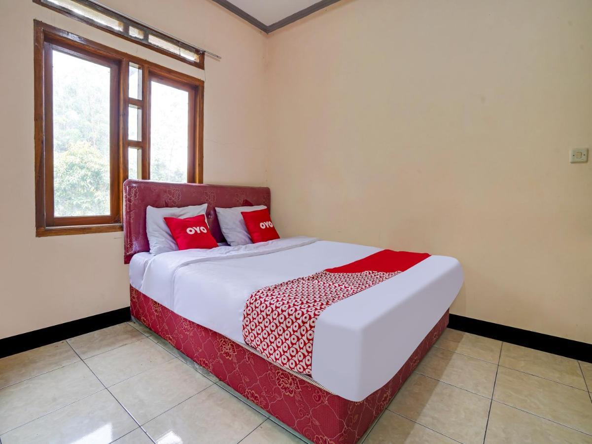 Oyo Homes 90915 Eco Tourism Desa Cihanjuang Rahayu Ciwangun Indah Camp Villas Bongkar Экстерьер фото