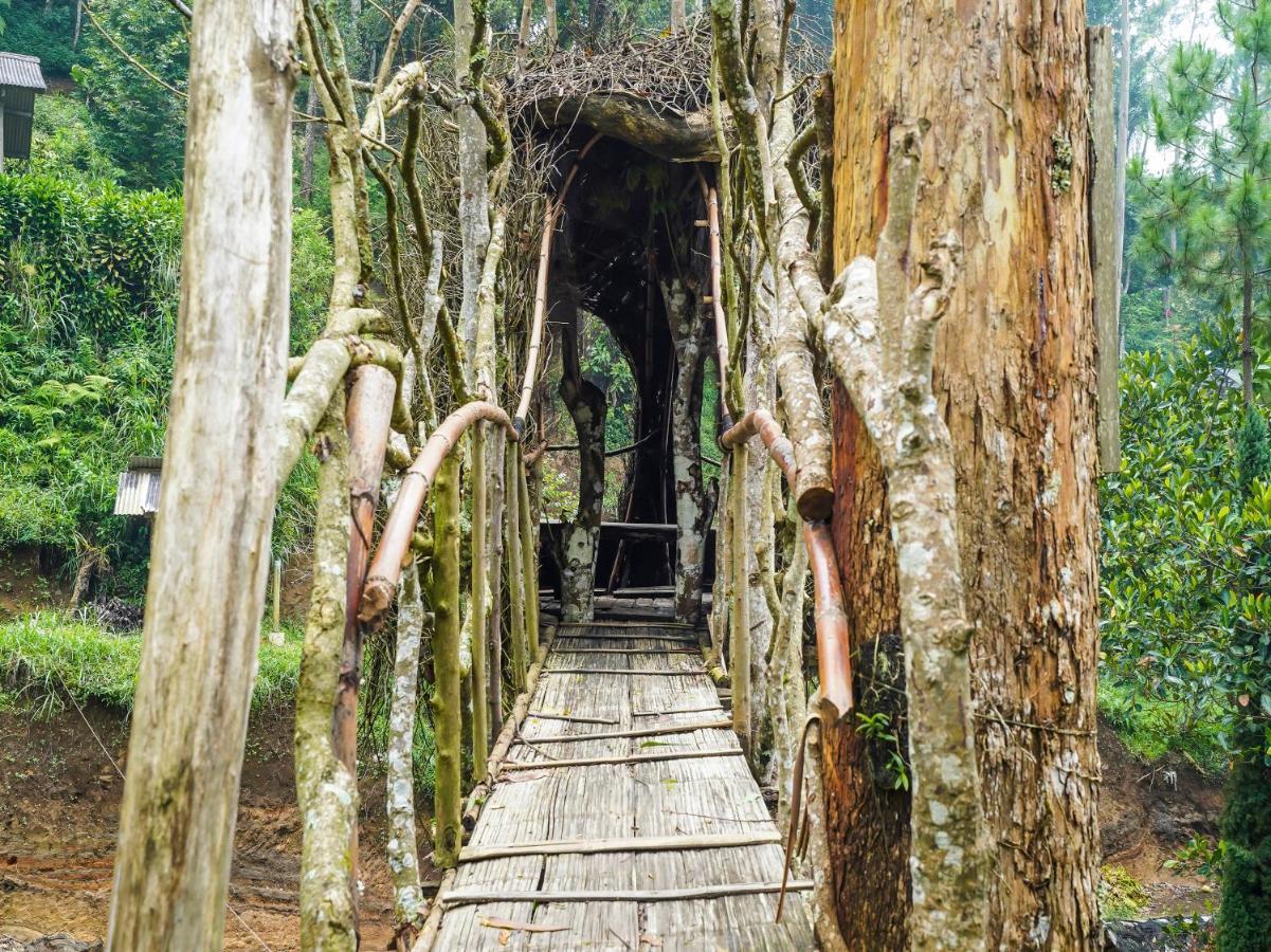 Oyo Homes 90915 Eco Tourism Desa Cihanjuang Rahayu Ciwangun Indah Camp Villas Bongkar Экстерьер фото