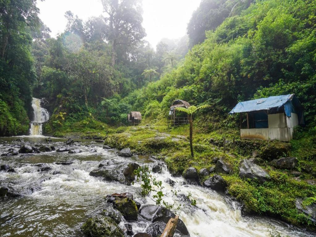 Oyo Homes 90915 Eco Tourism Desa Cihanjuang Rahayu Ciwangun Indah Camp Villas Bongkar Экстерьер фото