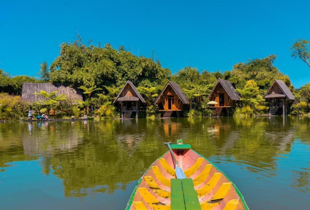 Oyo Homes 90915 Eco Tourism Desa Cihanjuang Rahayu Ciwangun Indah Camp Villas Bongkar Экстерьер фото